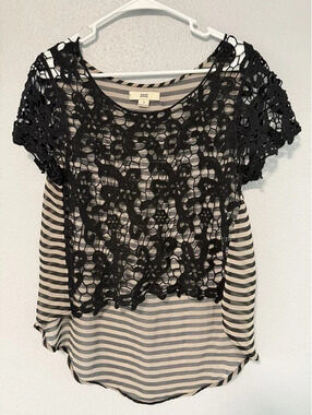 #6042 ISSI Black Lace Striped Short Sleeve Top Size Small